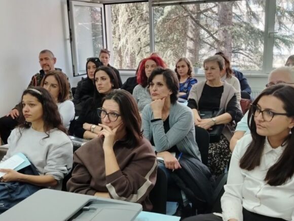 Стручна едукација личних пратилаца у сарадњи са Саветовалиштем за младе Дома здравља Краљево. 